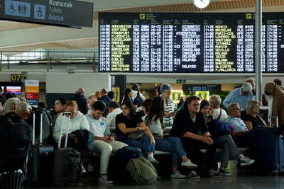 Verspaetung am Flughafen Newark Auswirkungen des Hurrikans Milton Der Flughafen