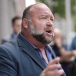 Alex Jones Infowars von The Onion im Rahmen einer Insolvenzauktion