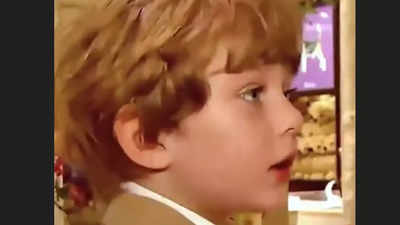 Anschauen Der 3 jaehrige Barron Trump spricht mit Melania ueber seine