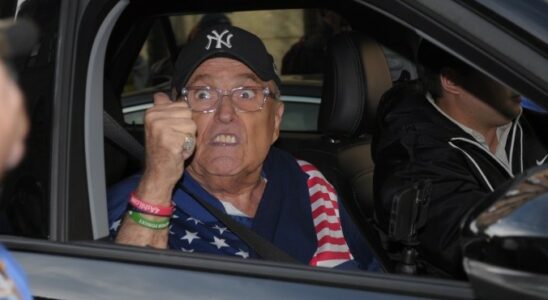 Beep Beep Der „bankrotte Rudy Giuliani faehrt mit dem Auto