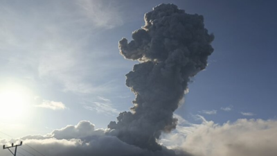 Berg Lewotobi Laki Laki Der indonesische Berg Laki Laki bricht erneut aus