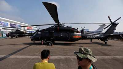 Das chinesische Militaer stellt auf der Flugschau in Zhuhai einen