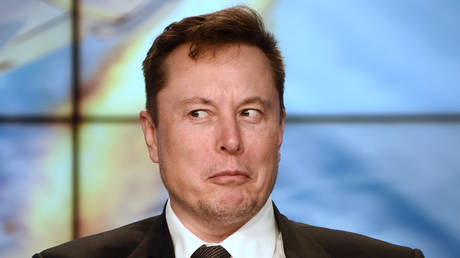 Demokratische Senatoren fordern dass Musk wegen Russland Beziehungen untersucht wird –