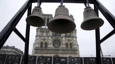 Die Glocken von Notre Dame laeuten zum ersten Mal nach