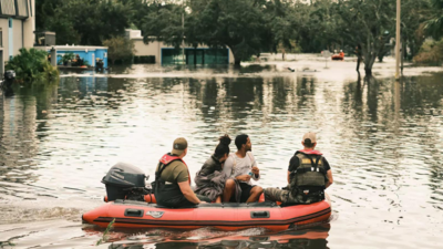 FEMA entlaesst Mitarbeiter weil er das Hurrikan Hilfsteam angewiesen hat „Haeuser