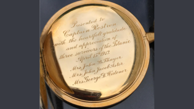 Historische goldene Taschenuhr die dem Rettungskapitaen der Titanic geschenkt wurde