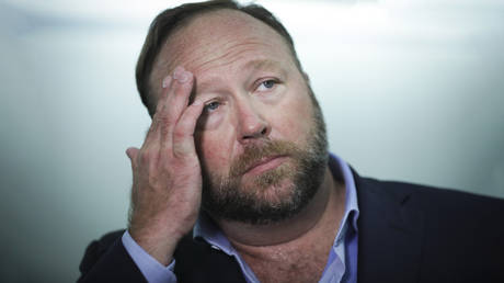 InfoWars an Kritiker von Alex Jones verkauft – World