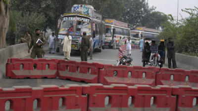 Islamabad wurde vor dem PTI Protest der Partei Imran Khans abgeriegelt