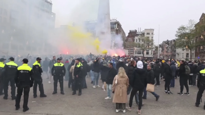 Israelische Fussballfans in Amsterdam von „Hit and Run Truppen angegriffen