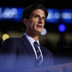 Jack Schlossberg sagt den „Pod Save America Moderatoren dass sie „Pod