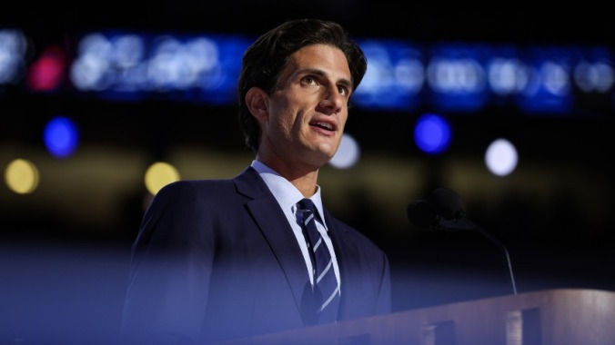 Jack Schlossberg sagt den „Pod Save America Moderatoren dass sie „Pod