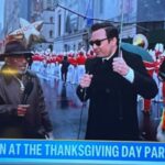 Jimmy Fallon lobte seine bizarre Modewahl bei Macys Thanksgiving Parade „Drinksgiving