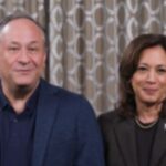 Kamala Harris Thanksgiving Video Traegt Kamala Harris das gleiche Outfit wie