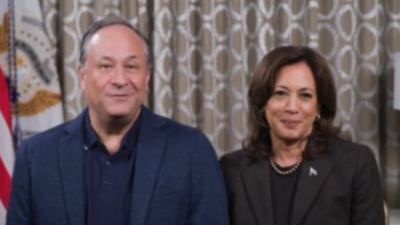 Kamala Harris Thanksgiving Video Traegt Kamala Harris das gleiche Outfit wie