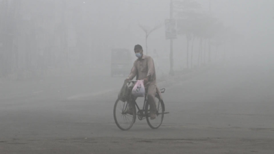 Luftverschmutzung steigt in Pakistan waehrend Lahore gegen Smog kaempft Multans