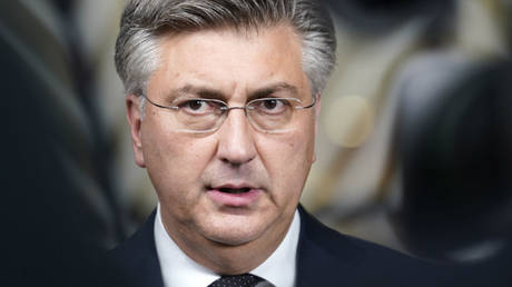 Premierminister des NATO Staates nennt Praesident „Putins Pudel – World