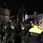 Pro palaestinensische Demonstranten stossen in Amsterdam mit der Polizei zusammen VIDEOS