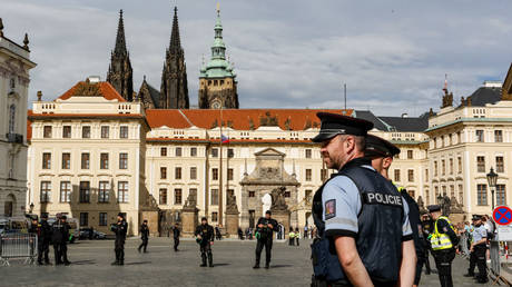 Streikende tschechische Polizei weigert sich Geldstrafen zu verhaengen – World