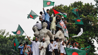 Verwundete Demonstranten in Bangladesch erhalten helfende Roboterhand