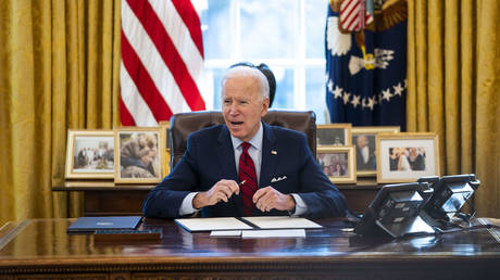 Warum hat Joe Biden der Ukraine erlaubt tief im Inneren