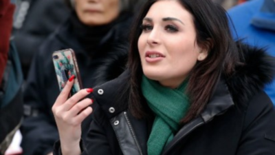 „Niemals vergessen wie Facebook Laura Loomer wuetend als Zuckerberg und