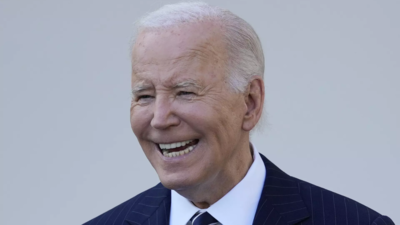 „Vielleicht schickt er mich Joe Biden scherzt darueber ins All