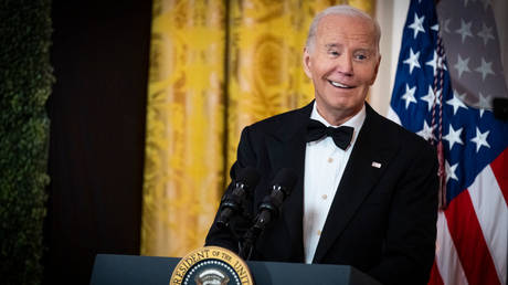 Biden kuendigt 25 Milliarden Dollar Waffenpaket fuer Kiew an – World