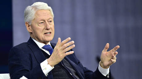 Bill Clinton macht „Mainstream Medien fuer Hillarys Niederlage gegen Trump verantwortlich