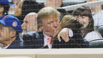 Der Kuss von Donald und Melania Trump beim Basketballspiel geht