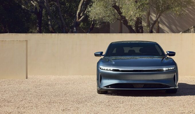 Der Lucid Air Pure 2025 ist ein Luxusfahrzeug fuer 69900