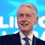 Der fruehere US Praesident Bill Clinton wurde mit Fieber ins Krankenhaus