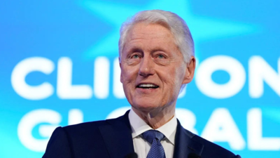 Der fruehere US Praesident Bill Clinton wurde mit Fieber ins Krankenhaus