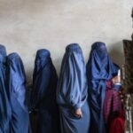 Die Taliban befehlen NGOs weibliche Mitarbeiter zu entlassen andernfalls drohen