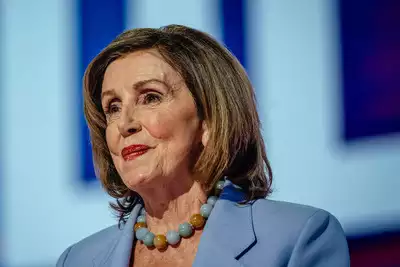 Eine Hueftverletzung zwingt Nancy Pelosi dazu ihren Besuch in