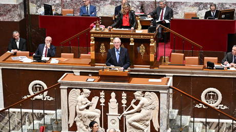 Franzoesisches Parlament misstraut Macrons Premierminister – World