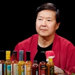 Ken Jeong kehrt nach seinem beruehmten Auftritt zu „Hot Ones