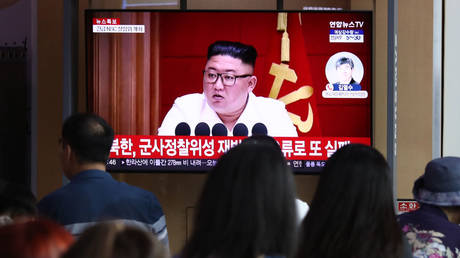 Kim Jong un verspricht die bisher „haerteste Anti US Politik zu verfolgen –