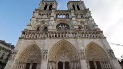 Notre Dame wird fuenf Jahre nach Brand wiedereroeffnet Trump Selenskyj