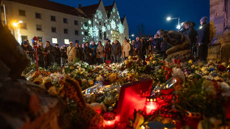 Wie die deutschen Behoerden die Opfer des Moerders im Stich