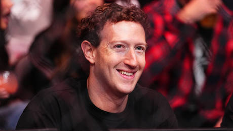 Zuckerberg ueberreicht Trump 1 Million Dollar – World