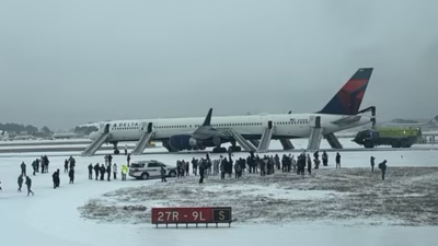 Delta Flugnotfall Beobachtung Delta bricht Start ab 200 Passagiere stiegen auf