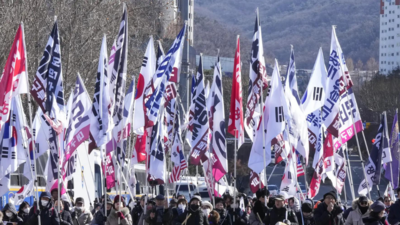 Demonstranten stuermen suedkoreanisches Gericht nachdem die Haft des Praesidenten verlaengert