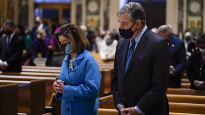 Der Ehemann von Nancy Pelosi Paul Pelosi verdiente vor Donald