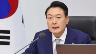 Der angeklagte suedkoreanische Praesident Yoon muss nach seiner Festnahme wegen