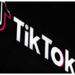 Die TikTok Ersteller blieben in der Schwebe waehrend sie auf die