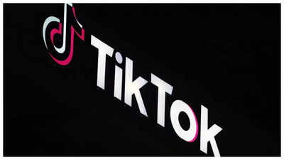 Die TikTok Ersteller blieben in der Schwebe waehrend sie auf die