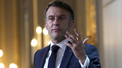 Frankreichs Praesident Macron wirft Musk vor „direkt in Wahlen einzugreifen