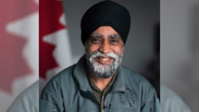 Harjit Sajjan Der kanadische Minister Harjit Sajjan gibt bekannt dass