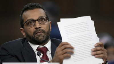 Hiess verderbbar Trumps FBI Direktor Pick Kash Patel gibt zu