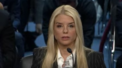 Live Anhoerung von Pam Bondi im Senat Pam Bondi nennt waehrend